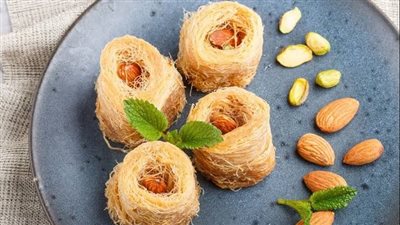 في وقت قياسي.. اصنعي الكنافة بحشوة قمر الدين لعزومة رمضان