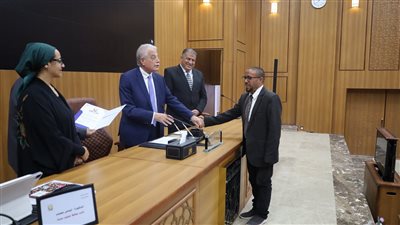 محافظ جنوب سيناء يُكرّم عددًا من القيادات التنفيذية