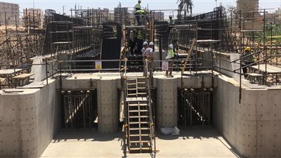 محافظ أسيوط يشيد بنسب التنفيذ بمشروع قناطر ديروط الجديدة 