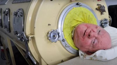 وفاة أمريكي عاش 70 عامًا داخل 