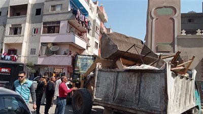 تحرير 50محضر إشغالات وإزالة تعديات الباعة الجائلين بحي شرق ومركزي ديروط وأبوتيج