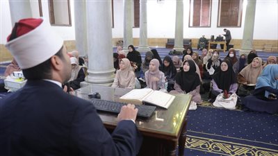 الدعاء هو إظهار غاية التذلل لله والافتقار إليه والسمو في عبوديته