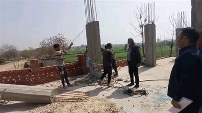 إزالة 3 حالات تعد بالبناء المخالف ببنها