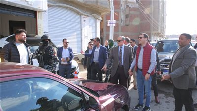 محافظ كفر الشيخ يتفقد الخدمات ويغلق عدد من المحال والمعارض المخالفة 