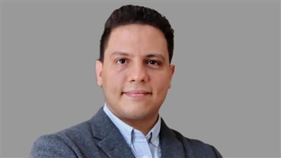 وزيرة الهجرة تهنئ مارك جرجس الأول في شهادة الثانوية الإيطالية بعلم 