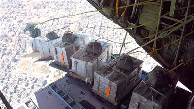 مصر تواصل الإسقاط الجوي اليومى للمساعدات الإنسانية على شمال قطاع غزة