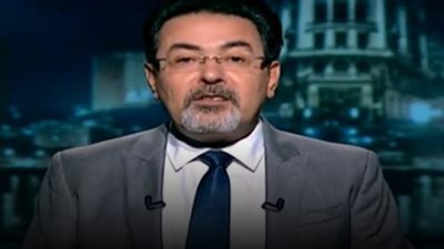  الإعلامي خيري رمضان ينعي شقيقته