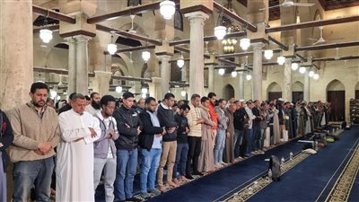 الجامع الأزهر يتلألأ بتلاوة القرآن وحضور آلاف المصلين في صلاة التراويح
