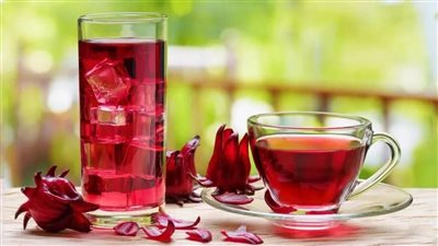 يحسن حركة الأمعاء.. فوائد شرب الكركديه 