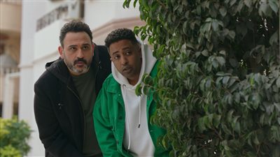 أكرم حسني أب ومربية في الحلقة الرابعة من بابا جه