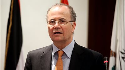 محطات في حياة محمد مصطفى رئيس الوزراء الفلسطيني الجديد