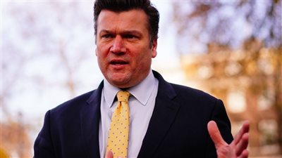 وزير الدفاع البريطاني يستقيل من الحكومة وينسحب من سباق رئاسة الوزراء المقبل 
