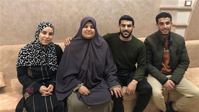 «صور» اشتغلت في تغير أنابيب البوتاجاز.. قصة كفاح سيدة مُعيلة بالشرقية 