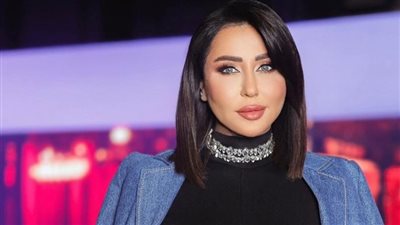 رابعة الزيات تطل بالجينز تروج لبرنامجها الجديد في رمضان 2024