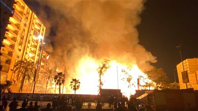 فيديو.. نشوب حريق ضخم داخل ستوديو الأهرام.. 