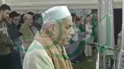 حذيفى الإسماعيلية يُبهر المصلين بصوته في التراويح 