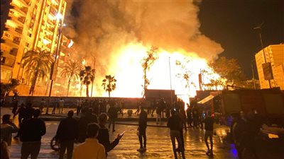 حريق ستوديو الأهرام.. النيران تمتد إلى أربعة أبراج سكنية وهروب الأهالي للشارع