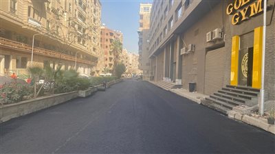 رصف وتطوير ورفع كفاءة عدد من الشوارع والمحاور بالهرم