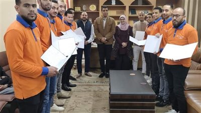تسليم عقود عمل للشباب وذوي الهمم بسوهاج