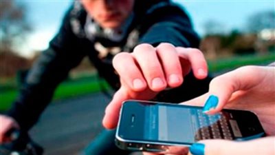 99 واقعة .. حبس تشكيل عصابي بتهمة سرقة الهواتف المحمولة بالجيزة 