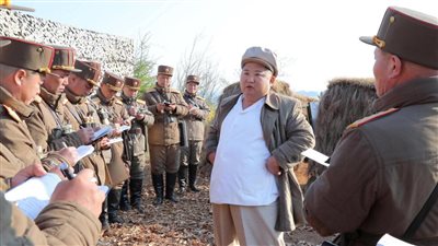 زعيم كوريا الشمالية يدعو لتنظيم تدريبات قتالية علمية 
