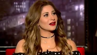 إنجي شرف: اللي بتلبس حجاب وتعتزل وترجع تاني مهزوزة نفسيًا
