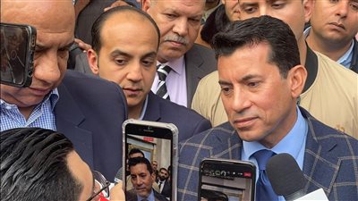 وزير الشباب يزور 