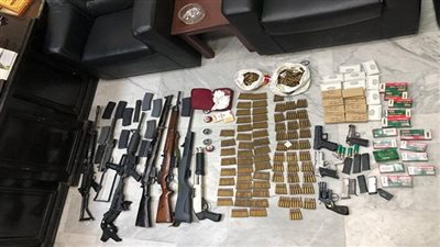 القبض على تشكيل عصابي بحوزته مواد مخدرة وأسلحة نارية 