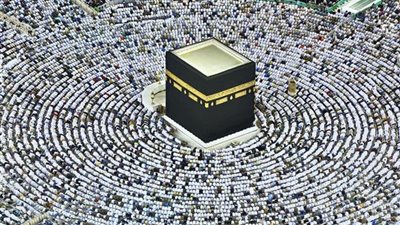 صلاة العشاء والتراويح من المسجد الحرام في سابع ليالي رمضان (بث مباشر)