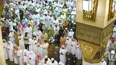 صلاة العشاء والتراويح من المسجد النبوي في سابع ليالي رمضان (بث مباشر)