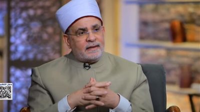 أستاذ تفسير: الموظف الذي يترك العمل ليصلي السنة آثم (فيديو)