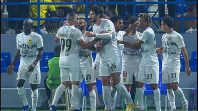 الاتحاد يتقدم على الفتح بثنائية في الشوط الأول