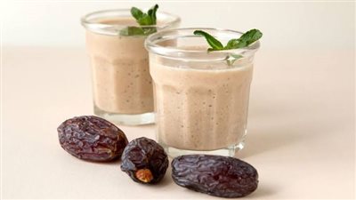 ماذا يحدث للجسم عند شُرب التمر بالحليب في رمضان؟.. أطباء يكشفون مفاجأة
