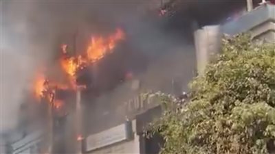 الأمن يعاين حريق مجمع البنوك بالتجمع الخامس