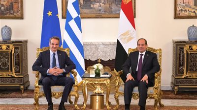 السيسي يستقبل رئيس وزراء اليونان على هامش القمة المصرية الأوروبية