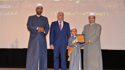 تكريم حفظة القرآن الكريم والطلاب المثاليين بالإسماعيلية 