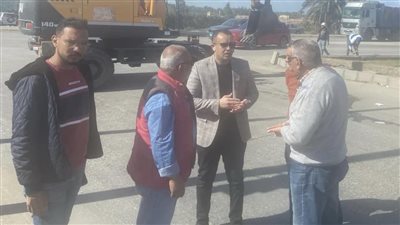  رئيس جهاز دمياط الجديدة يتفقد رفع كفاءة محاور الطرق ومداخل الميناء