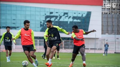 تدريبات  فنيه للاعبى الزمالك فى ثلاثة مجموعات 