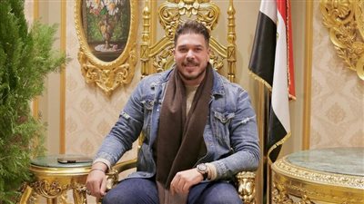 محمود صبري: أواكب التطور بمجال الملابس وأقدم عروض يومية للمواطنين  بأسعار مخفضة