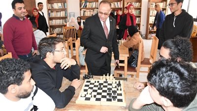 18 كلية تتنافس في دوري الشطرنج بجامعة قناة السويس
