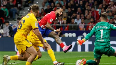 برشلونة يضرب أتلتيكو مدريد بثلاثية رائعة في الدوري الإسباني 