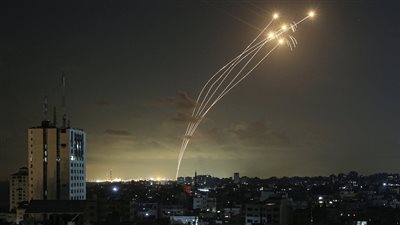 قصف إسرائيلي غرب رفح الفلسطينية وانقطاع الاتصالات والإنترنت في بيت حانون 