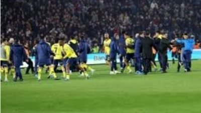 كوارث كرة القدم.. أحداث شغب جماهيرية مؤسفة في الدوري التركي (فيديو) 