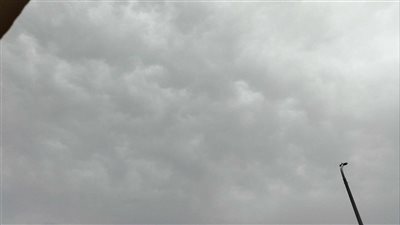 أمطار غزيرة على مدينة سفاجا ورياح وغيوم على مدن البحر الأحمر