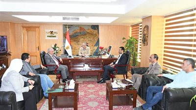 محافظ الفيوم يوجه بسرعة اعداد قاعدة بيانات بالمستفيدين من المساعدات لمنع ازدواجية التوزيع 