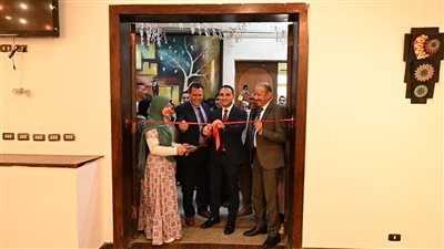 افتتاح  معرض إيقاعات ورقية بكلية التربية النوعية فى جامعة الفيوم