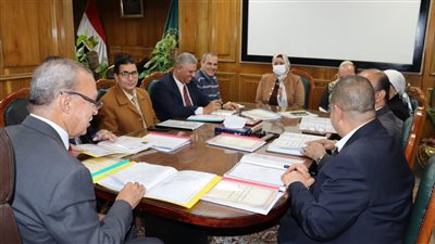 محافظ القليوبية يترأس اجتماع لجنة اختيار القيادات للتجديد لعدد من الوظائف القيادية