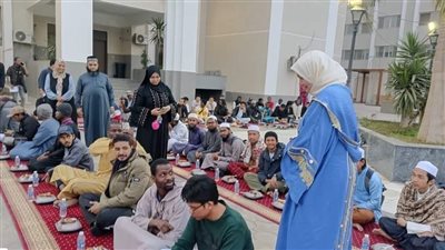 مركز تطوير تعليم الطلاب الوافدين بالأزهر ينظم إفطارًا جماعيًا لطلاب مدرسة الإمام الطيب