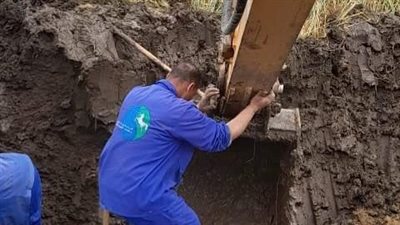 إصلاح كسر ماسورة مياه الشرب بمنيا القمح