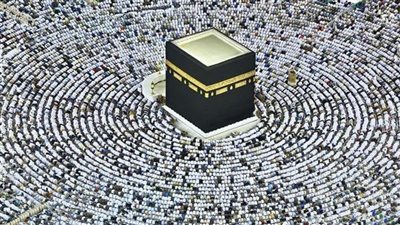 بث مباشر.. صلاة العشاء والتراويح من الحرم المكي في الليلة التاسعة من رمضان